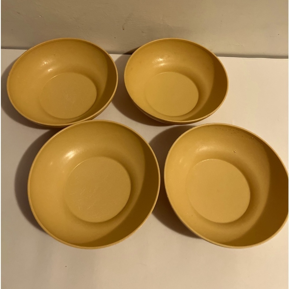 Set Of 4 Vintage Tupperware 6-1/4" Salad, Soup, Dessert Bowls Mustard Yellow EUC